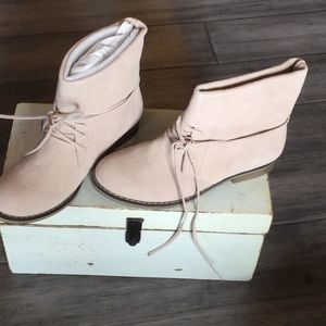 New in Box MIA nude/tan suede booties ~ size 8